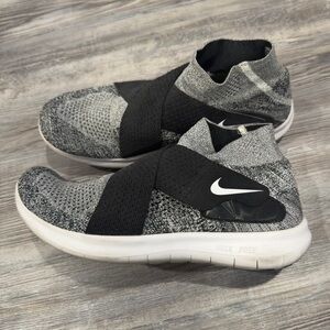 Nike Free RN Motion Flyknit Women’s 10.5 Sneakers Black Gray